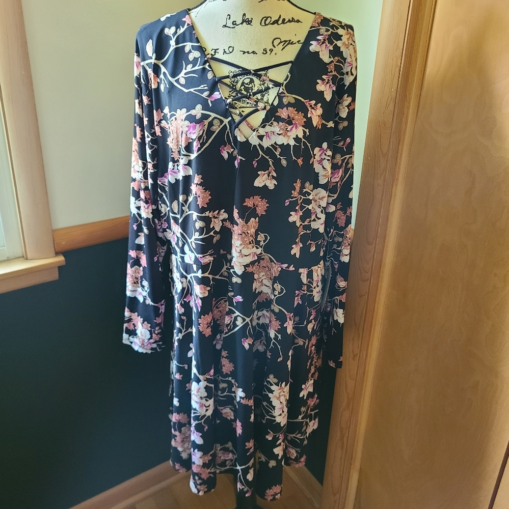 Long Sleeve Plus Size Floral Dress-NWT